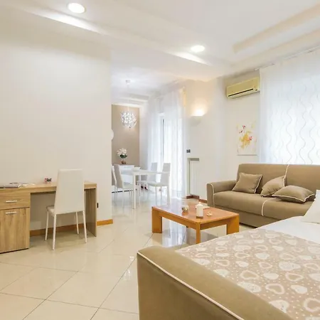 La Casa Di Genella Σαλέρνο